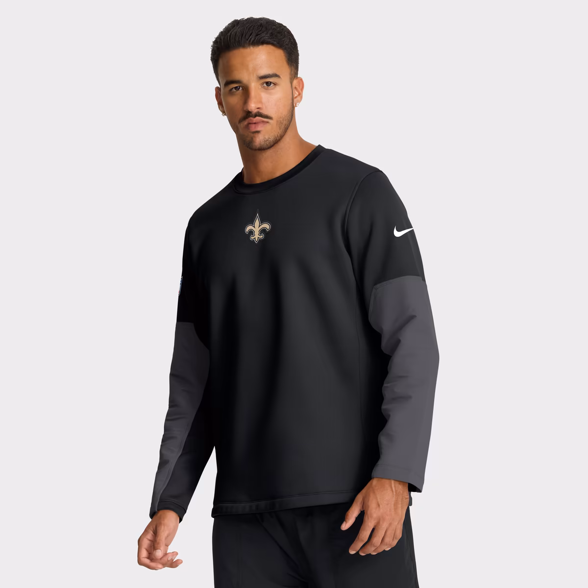 Men's Nike Black New Orleans Saints Sideline Coaches Midweight Therma-FIT Crew Pullover 2 Men's Nike Black New Orleans Saints Sideline Coaches Midweight Therma-FIT Crew Pullover